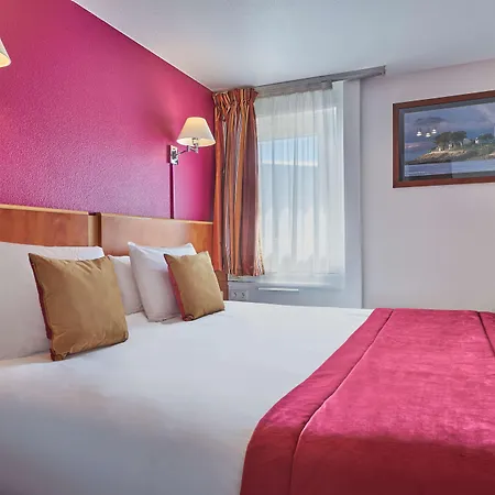 Kyriad Paris Sud Courtaboeuf Hotel 3*