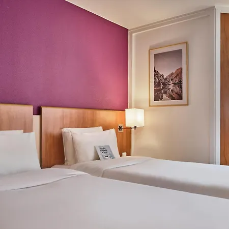 Kyriad Paris Sud Courtaboeuf Hotel