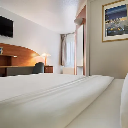 Отель Kyriad Paris Sud Courtaboeuf 3*