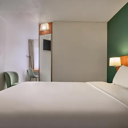 Kyriad Paris Sud Courtaboeuf Отель