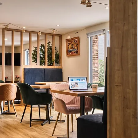 Kyriad Paris Sud Courtaboeuf Лез-Юлис