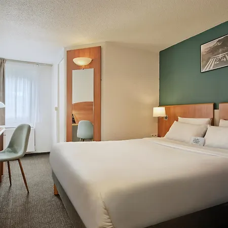 Kyriad Paris Sud Courtaboeuf Hotel 3*