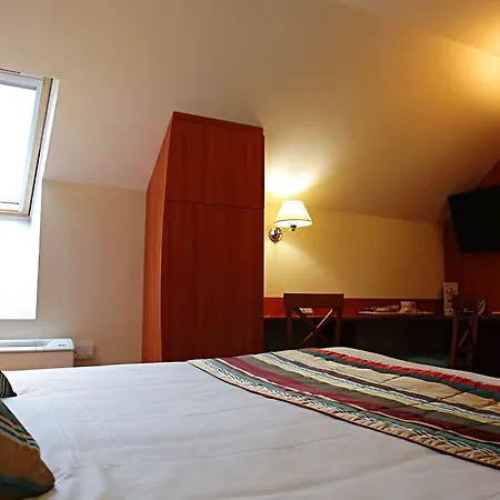 Kyriad Paris Sud Courtaboeuf מלון לס אוליס