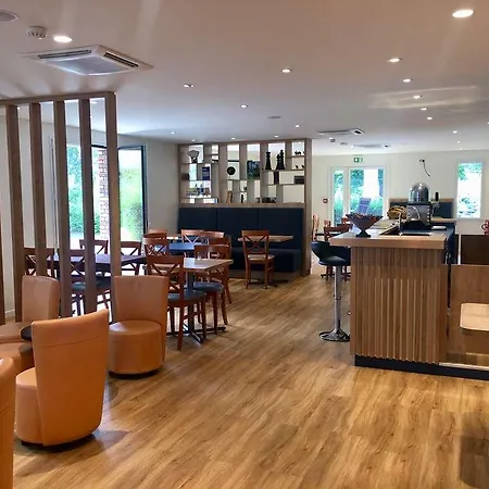 Kyriad Paris Sud Courtaboeuf Hotel