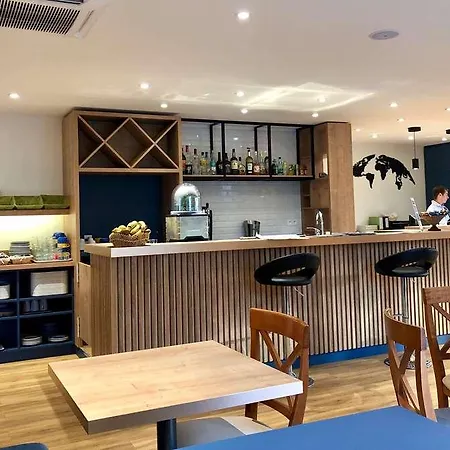 Kyriad Paris Sud Courtaboeuf 3*