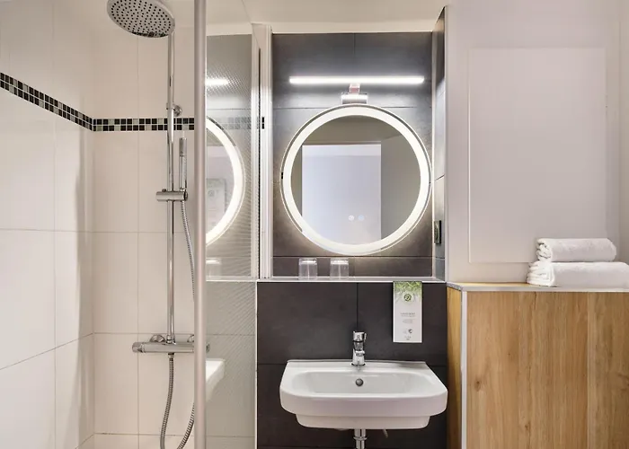 Отель Kyriad Paris Sud Courtaboeuf Лез-Юлис