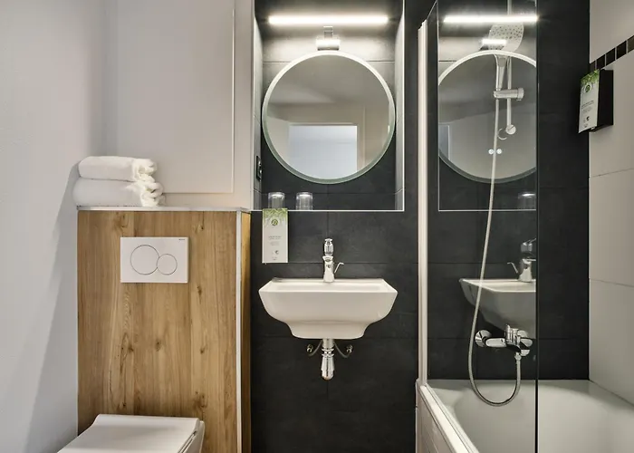 Отель Kyriad Paris Sud Courtaboeuf