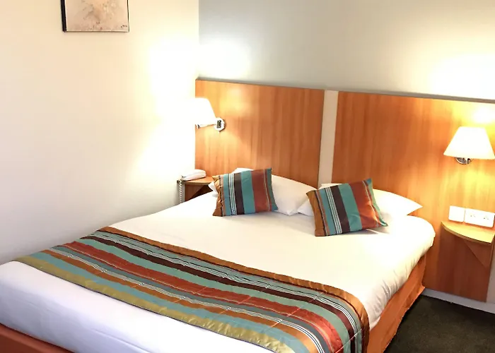 Отель Kyriad Paris Sud Courtaboeuf