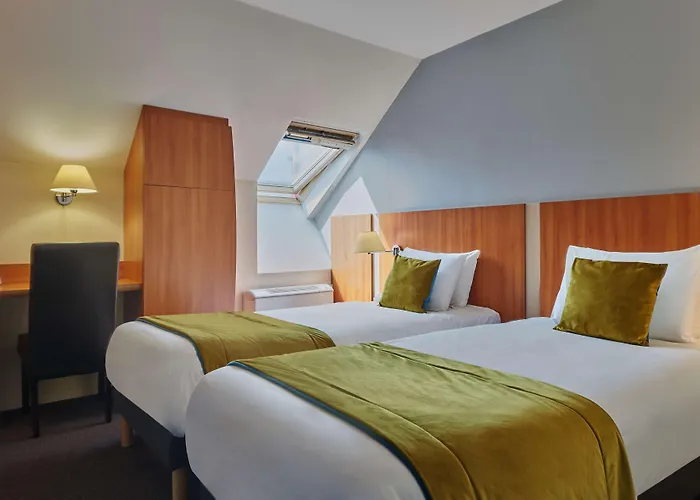 Отель Kyriad Paris Sud Courtaboeuf