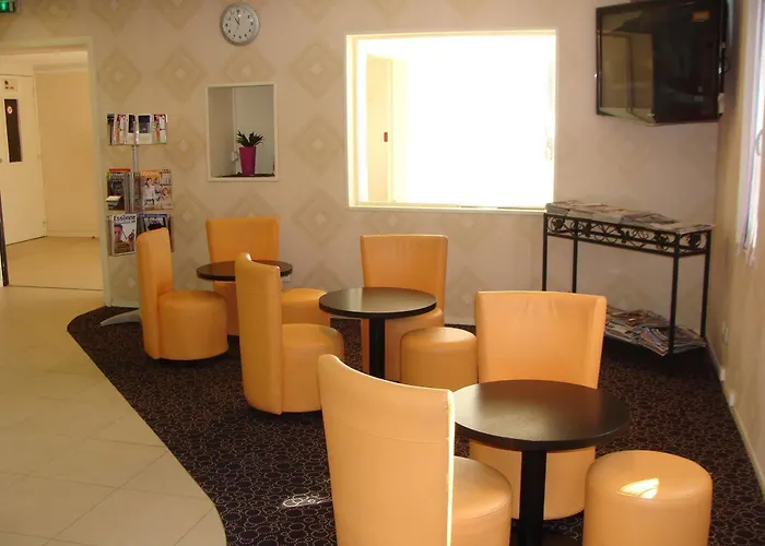 Отель Kyriad Paris Sud Courtaboeuf Лез-Юлис